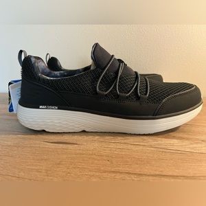 Skechers Women's Max Cushioning Lite-Soaring Skies Sneaker Size 11